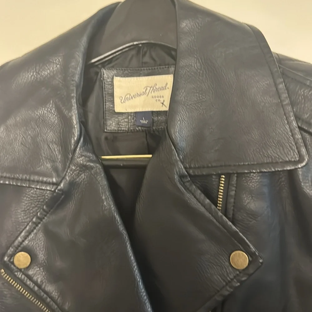 Universal Thread Women's Moto Jacket Black Faux Leather Quilted Size lar…